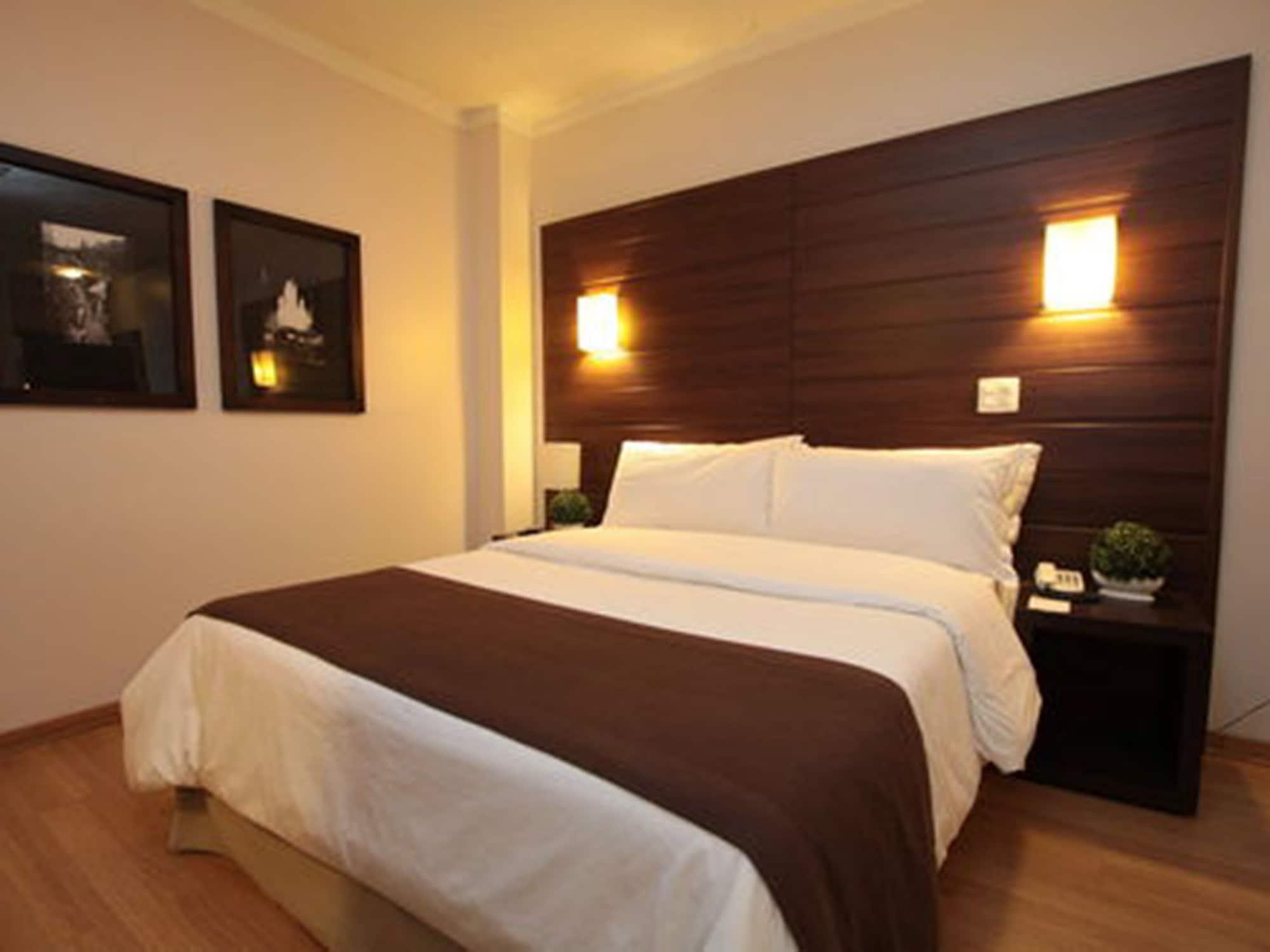 Oasis Tower Hotel 4*