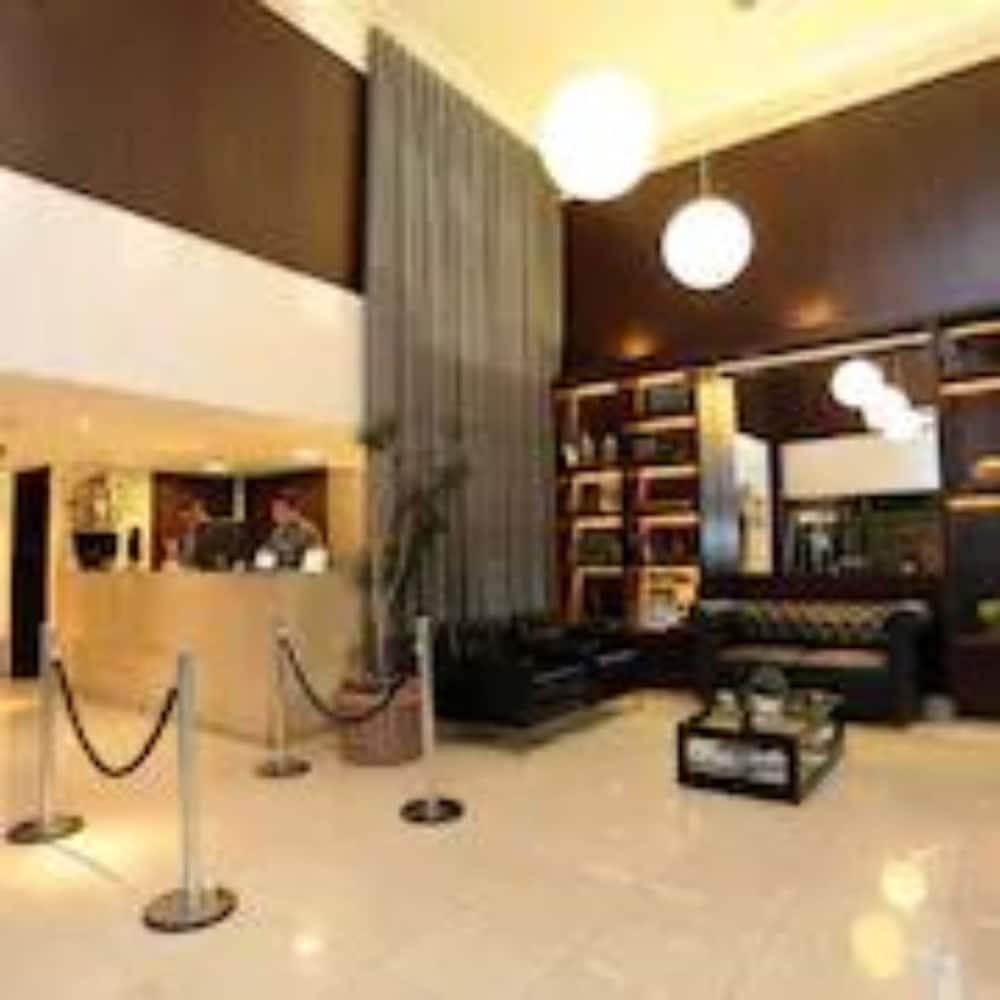 Hotel Oasis Tower 4*
